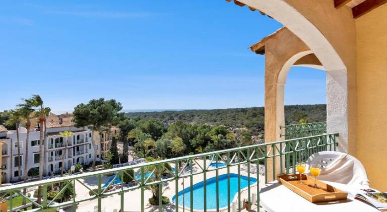 Charming serviced apartment with jacuzzi, private pool & patio | Beach nearby | Good for workation | Dogs allowed — photo 2