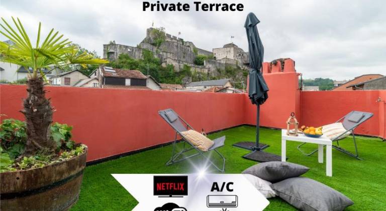 Holiday apartment with patio in Lourdes