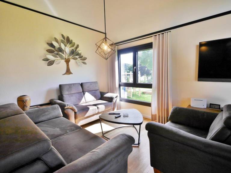 Family-oriented nice vacation home with patio & BBQ | Pets are welcome — photo 5