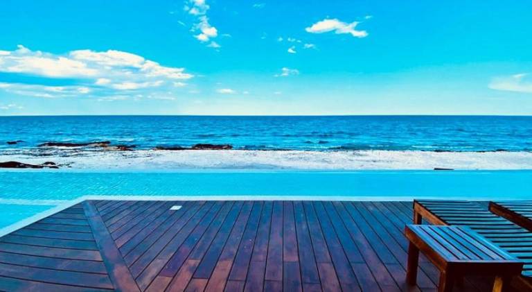 Apartment with pool — photo 4