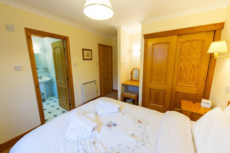 Raven Lodge with beautiful views of Loch Dochart — photo 4
