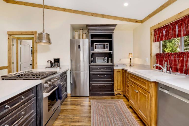 Family-friendly cabin with hot tub & barbecue | Mountain view | Pets are welcome — photo 5