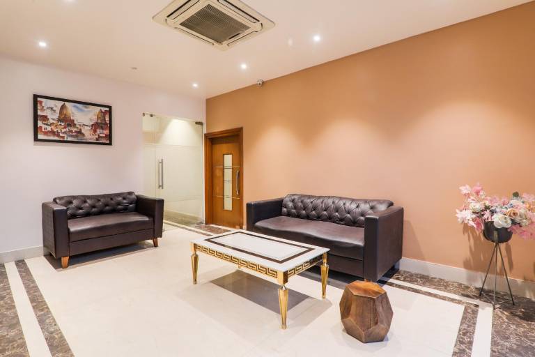 Super Townhouse Viraj Khand Formerly Veridian Inn — photo 5