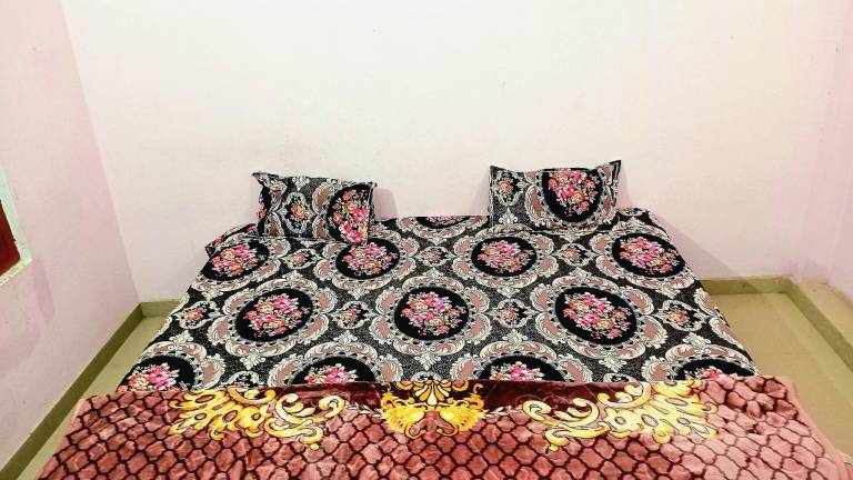 Radhe ji homestay contact number 7317297365 — photo 4
