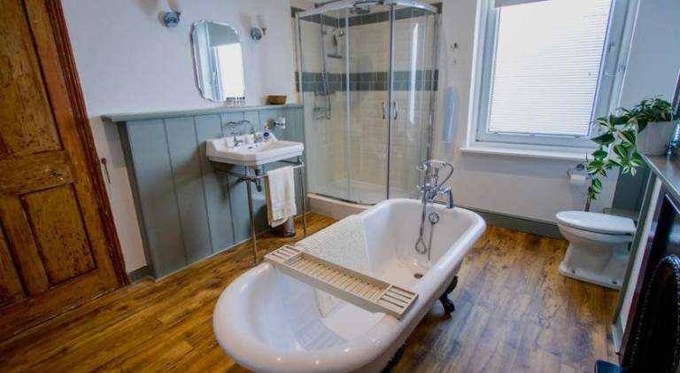 Beach View - A Truly Stunning House Opposite The Sea! Sleeps 10! Families, Friends, Contractors and — photo 2
