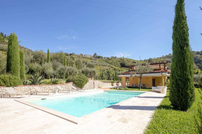 Villa with terrace, private pool & yard — photo 2