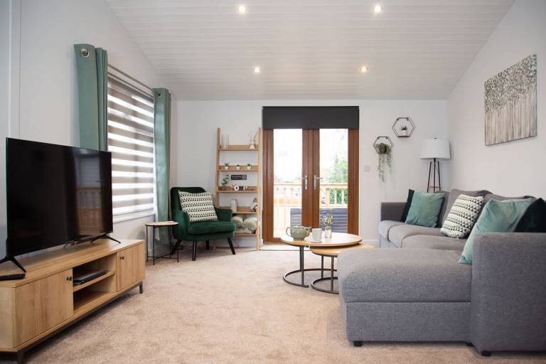 Stunning 3 Bedroom Lodge with Hot Tub in York