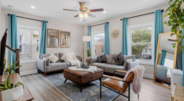 Beautifully Renovated 6BR 2BA 2 Blocks to Beach — photo 3