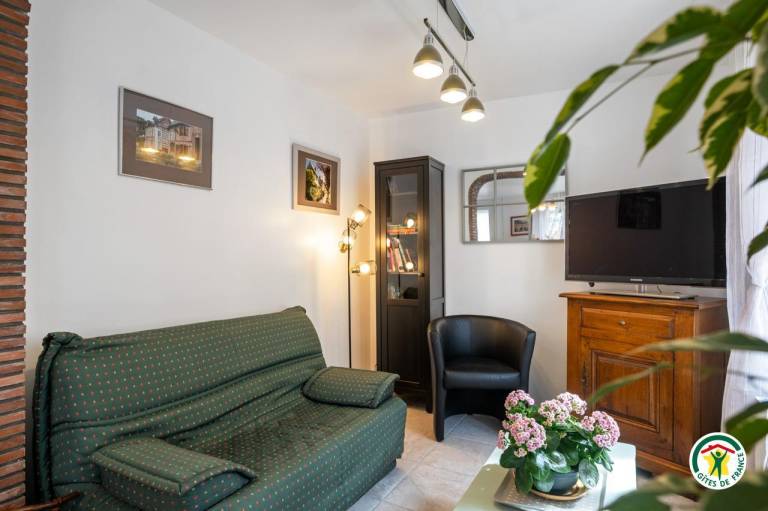 Beautiful gite with patio, yard & barbecue | Pets are welcome — photo 4