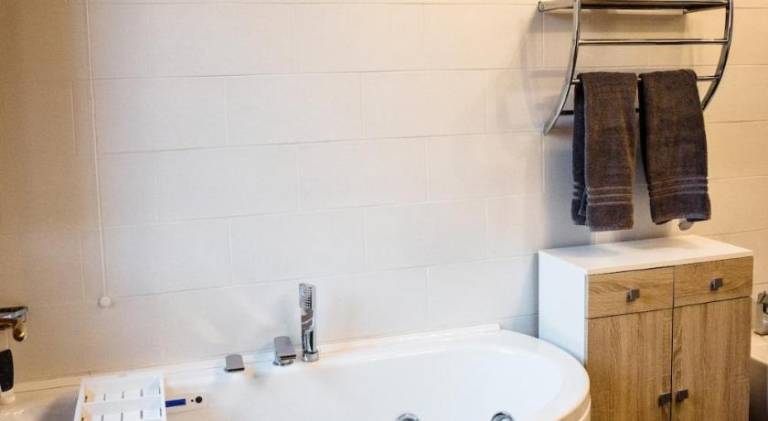 House with jacuzzi — photo 4