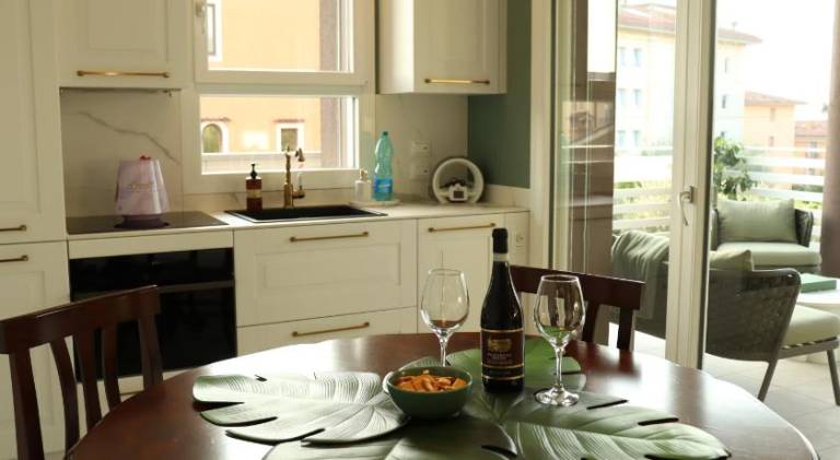 Apartment with hot tub — photo 4
