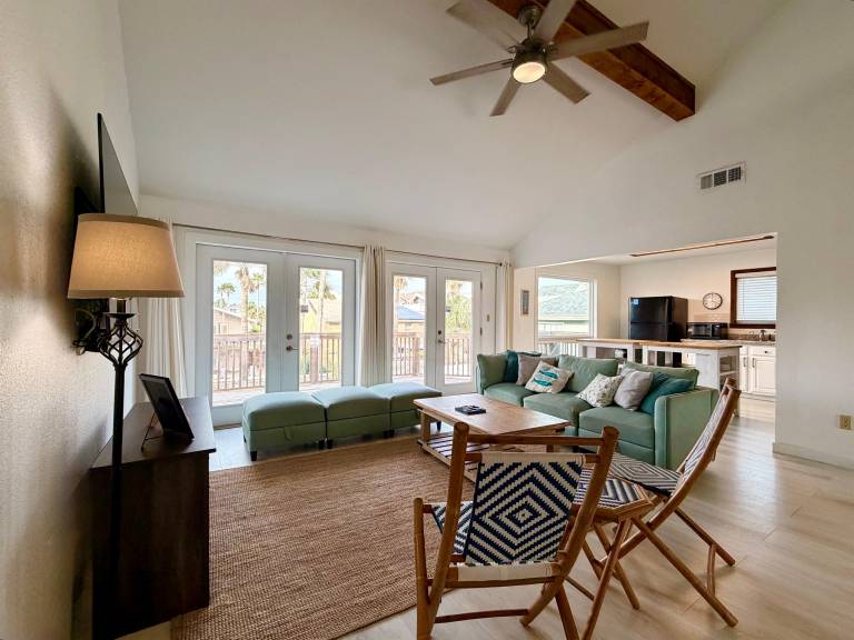 Spacious - Retama Retreat - Steps from Beach! — photo 5