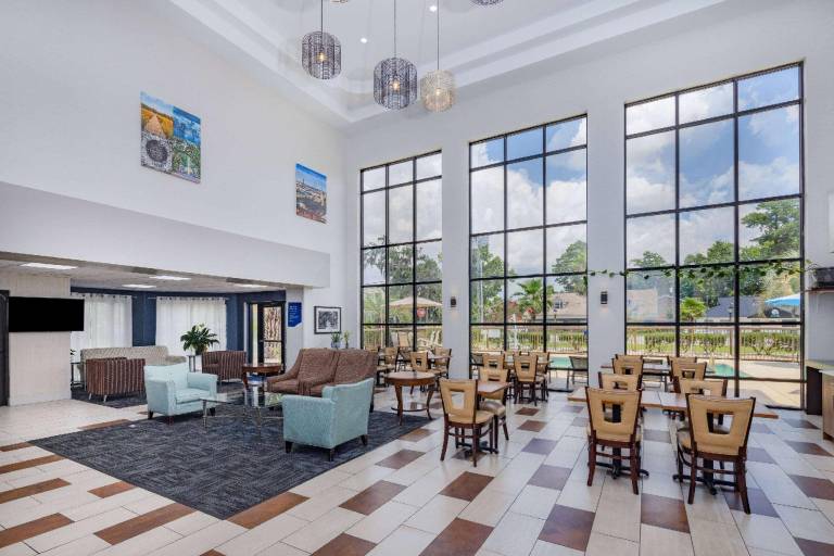 Days Inn & Suites by Wyndham Savannah Midtown — photo 4