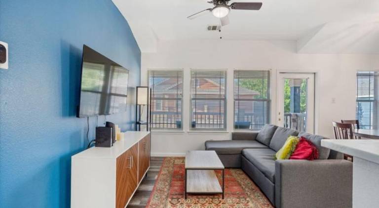 Quaint 2BD2B Condo Fully FurnishedAmazing Patio — photo 3