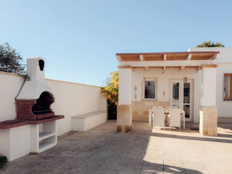 Apartment 'Scorci di Mare Mediterraneo' for 4 with Garden, Wi-Fi, Pet Friendly — photo 4