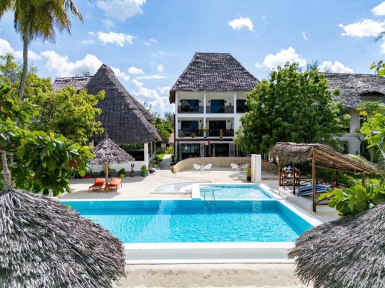 MANOLO Beach Resort in Uroa
