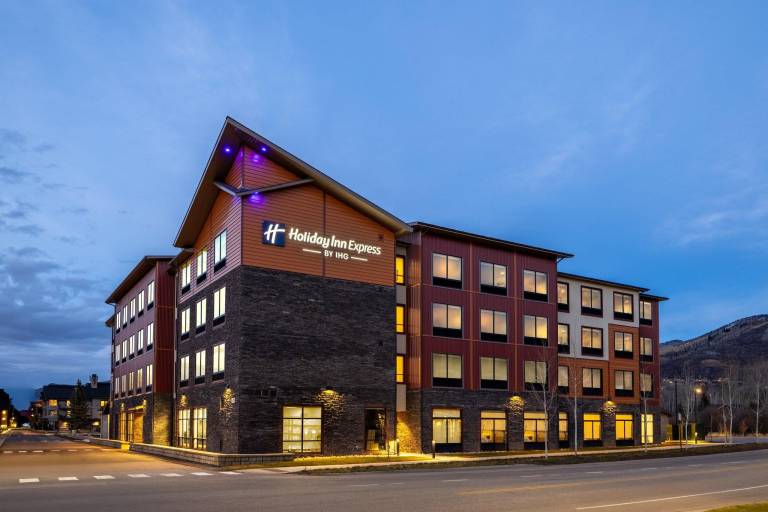 Holiday Inn Express & Suites Steamboat Springs — photo 2