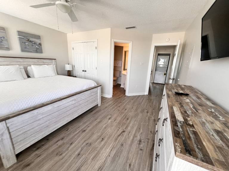 Vacation home with patio, private pool & barbeque | Beach view — photo 4