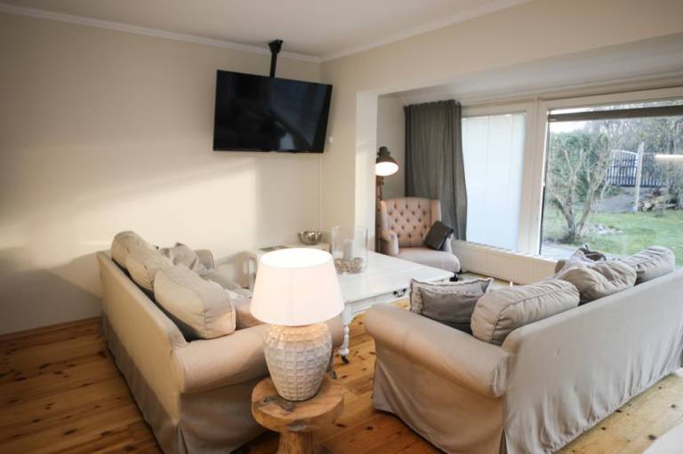 Rental apartment with patio — photo 5