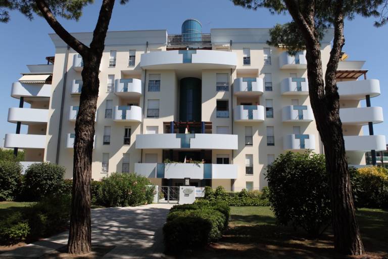 Confortevole appartamento a Bibione con terrazza e piscina
