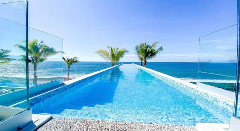 Apartment with pool — photo 3