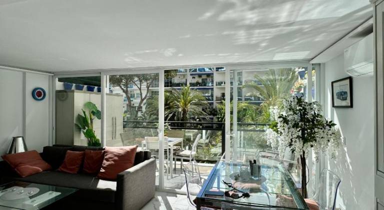 Holiday apartment with patio, pool & garden — photo 3