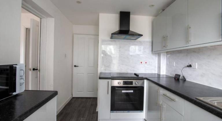 Business & Family-Friendly 2BR Racecourse Park 5min to Town & Hospital Parking WiFi — photo 4