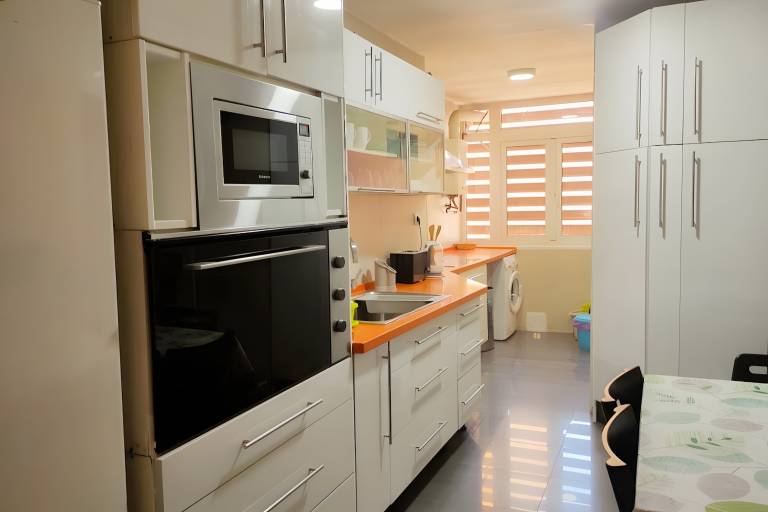 Apartment 'Comfortable in The Center' with Balcony, Wi-Fi and Air Conditioning — photo 5