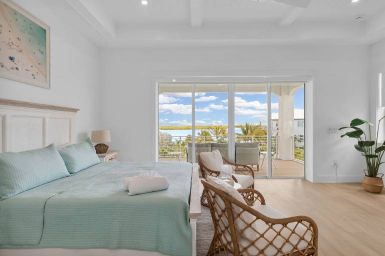 Luxury 3-Story Home in Marathon with onsite Beach & Pickleball — photo 3