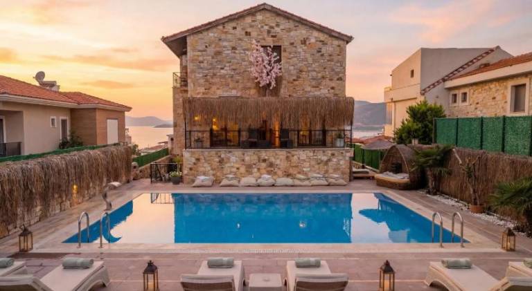 Stone House Foca Otel in Izmir