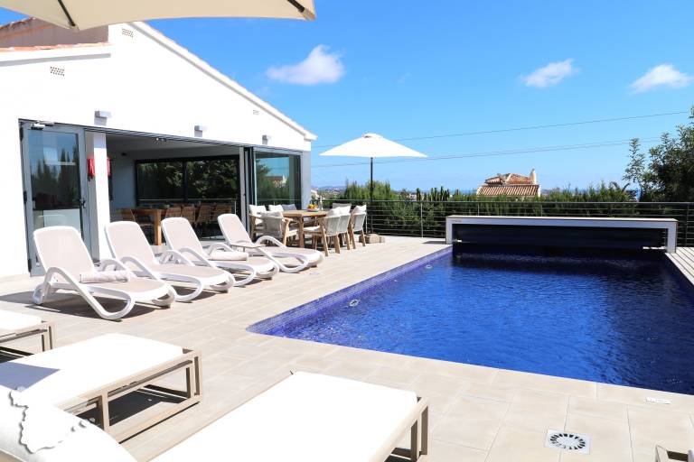 Villa with garden, grill & private pool | Beach view in Alicante