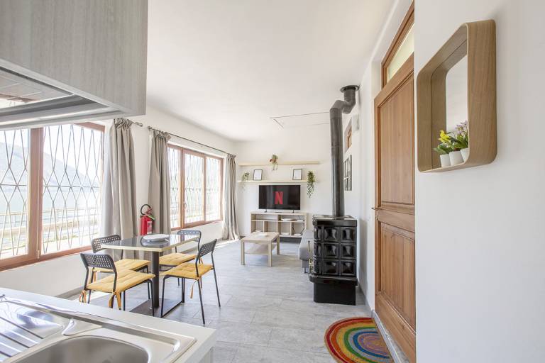 Family-friendly apartment with patio | Lake view | Pets allowed — photo 3