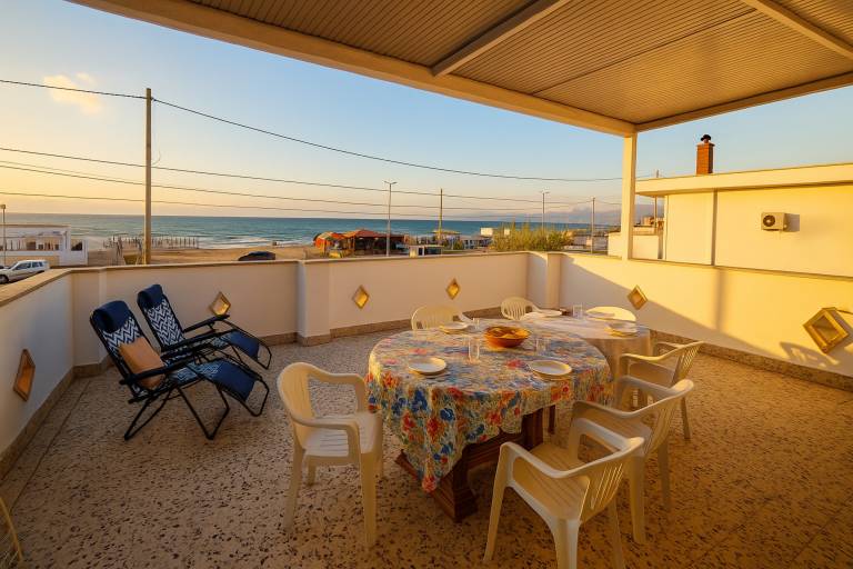 Holiday apartment with yard, patio & BBQ | Next to the beach | Pet-friendly — photo 2