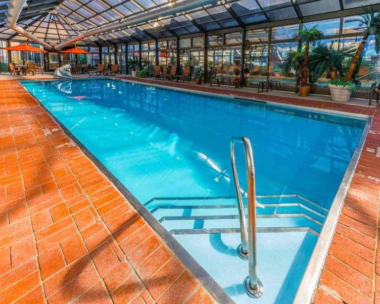 Comfort Inn & Suites Erie - Splash Lagoon Indoor Waterpark — photo 5