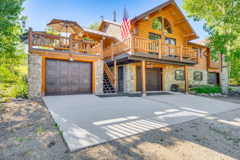 Lake & Mtn Views: Spectacular Grand Lake Home — photo 5