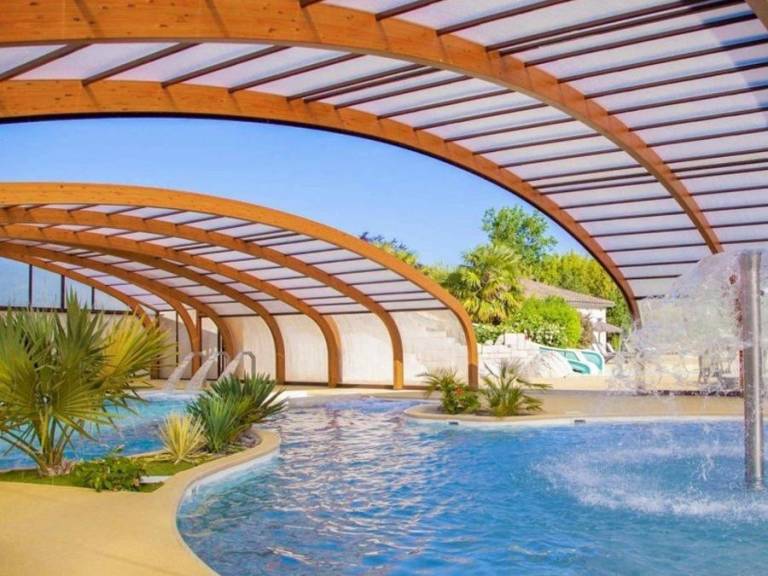 Bungalow with patio & heated pool — photo 3