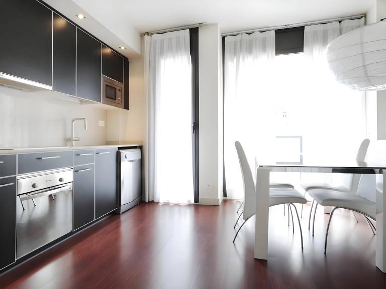 Apartment with patio, pool & yard | Near Casa Milà | Perfect for remote work — photo 2