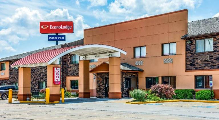 Econo Lodge Topeka at Wanamaker — photo 5