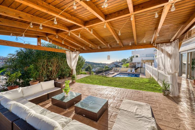 Villa with barbecue, terrace & private pool — photo 5