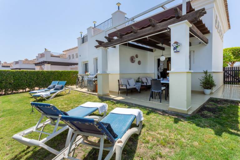 Luxury Spa & Golf Villa Denton with Garden, Jacuzzi, A/C & Wi-Fi — photo 4