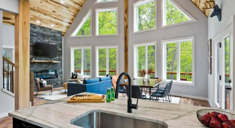 Vacation home with jacuzzi — photo 4