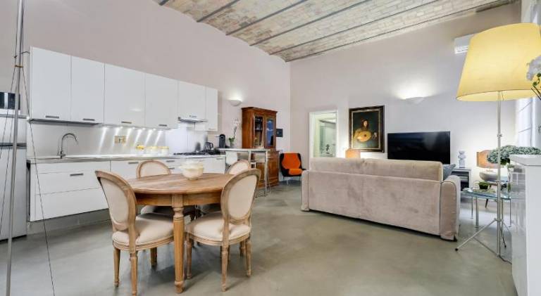 Apartment | Next to Trevi Fountain in Vittoria