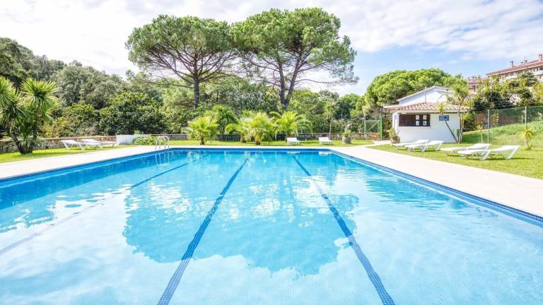 Villa "Costacabana - Lloret" with Shared Pool, Private Terrace & Wi-Fi — photo 5