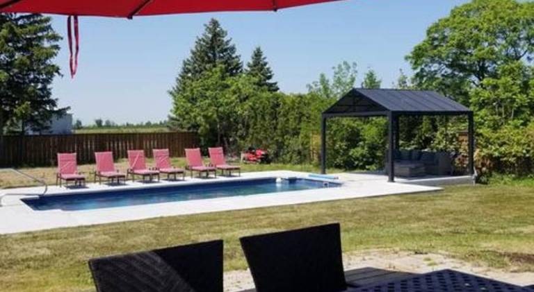 Villa with pool — photo 5