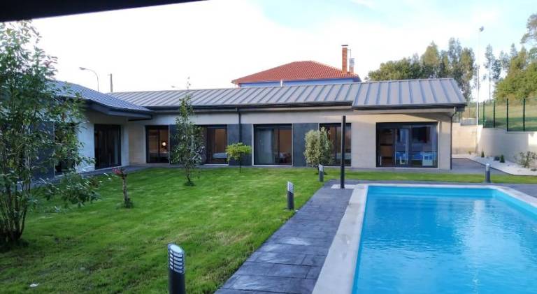 Charming serviced apartment with patio, pool & yard | Dogs allowed — photo 5