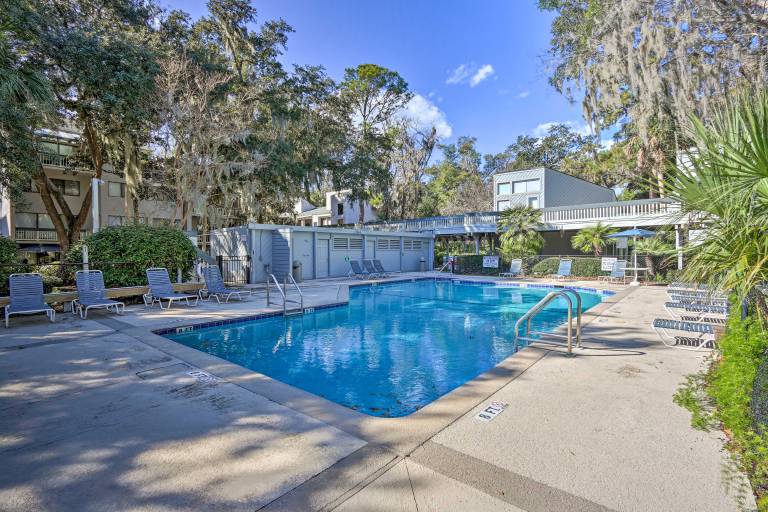 Walk to Beach: HHI Townhome w/ Pool Access! — photo 2