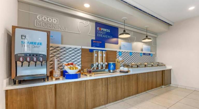Holiday Inn Express Hotel & Suites Astoria By IHG — photo 4