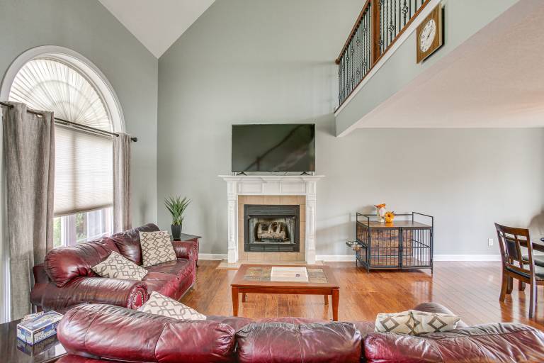 Large Clarksville Family Home  4 Mi to Speedway! — photo 5