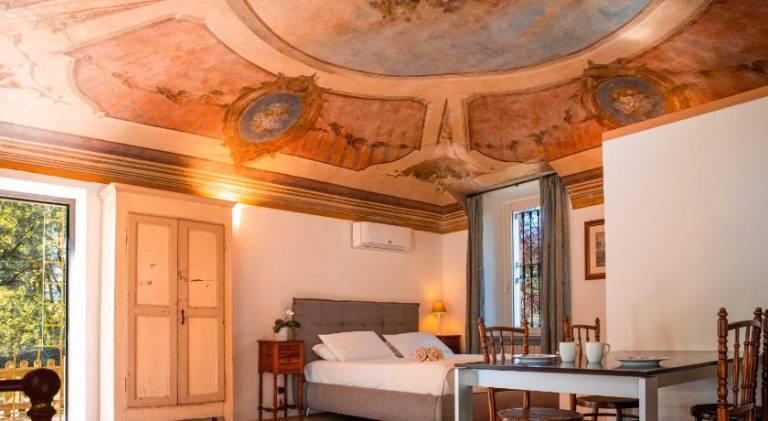 Rental apartment with terrace, garden & pool in Asti