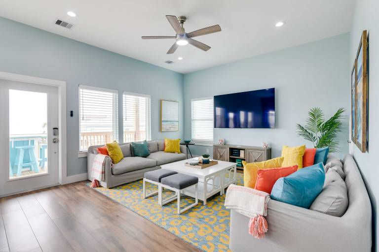 Steps to Coast! Beach Home w/ 2 Decks in Galveston — photo 4
